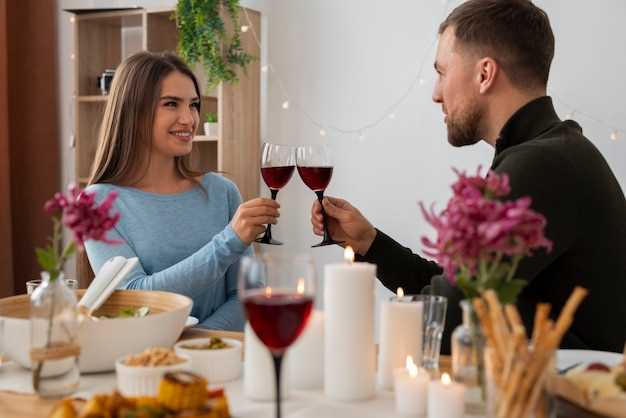 Guía para Escoger el Vino Ideal en una Cena Romántica